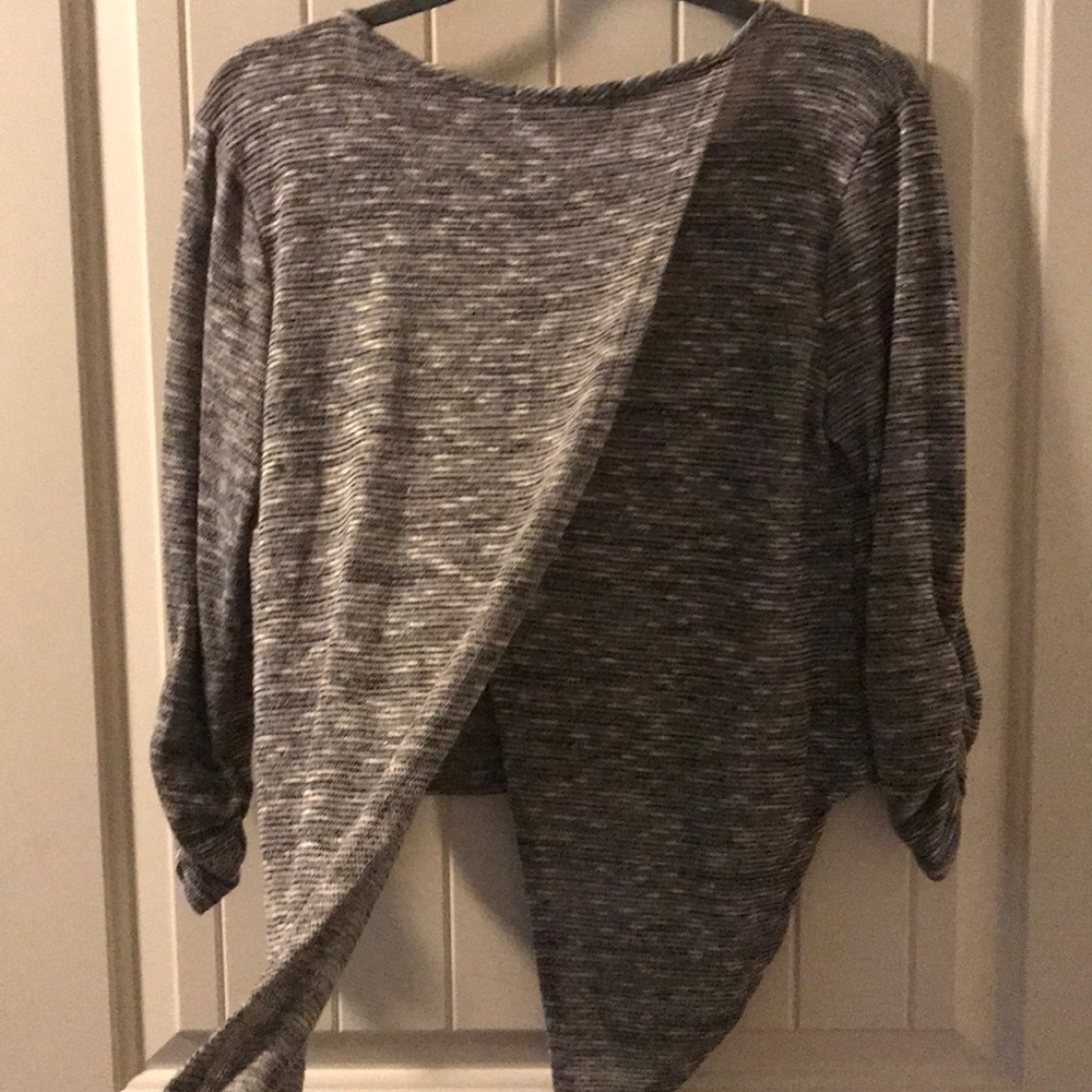 3/4 sleeve split back top - Picture 2 of 5